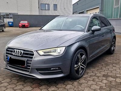 Grau Gebraucht 2015 Audi A3 Limousine | 10.900 € (Fairer Preis)