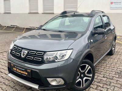 Gebraucht Dacia Sandero Celebration 90 PS (66 kW) 2018 Silber Limousine