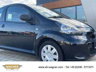 Gebraucht Toyota Aygo Basis 68 PS (50 kW) 2011 Schwarz Kleinwagen