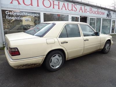Gebraucht Mercedes E250 113 PS (83 kW) 1995 Beige Limousine