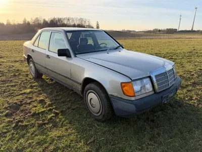 Gebraucht Mercedes E260 160 PS (117 kW) 1989 Braun Limousine