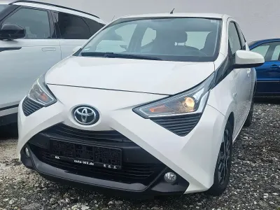 Używany Toyota Aygo X-play 72 KM (52 kW) 2020 Biały Hatchback