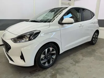 Neu Hyundai i10 Premium 77 PS (56 kW) 2025 Atlas white saw Kleinwagen