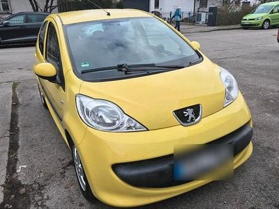 Gebraucht Peugeot 107 70 PS (51 kW) 2005 Gelb Kleinwagen