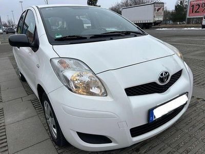 Weiß Gebraucht 2011 Toyota Yaris Kleinwagen | 3.650 € (Fairer Preis)