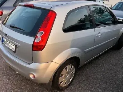 Gebraucht Ford Fiesta 70 PS (51 kW) 2006 Silber Kleinwagen