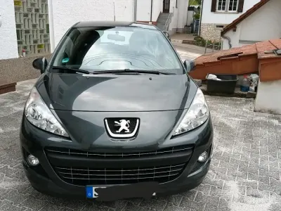 Gebraucht Peugeot 207 Forever 95 PS (69 kW) 2012 Grau Limousine
