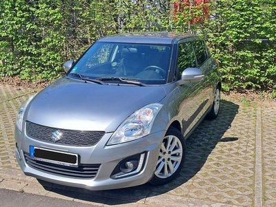 Usado Suzuki Swift Comfort 90 HP (66 kW) 2015 Cinzento Citadino