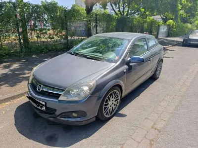 Używany Opel Astra GTC 105 KM (77 kW) 2006 Niebieski Coupe