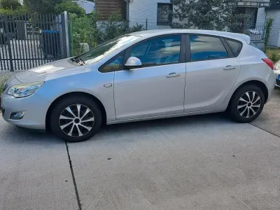 Gebraucht Opel Astra 101 PS (74 kW) 2010 Grau Kombi