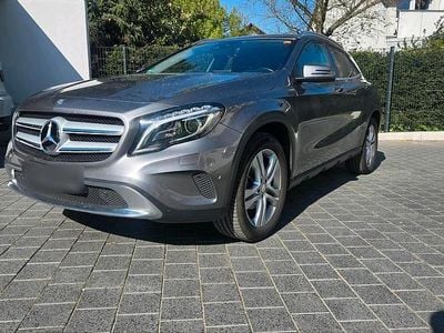 Usata Mercedes GLA200 135 CV (99 kW) 2015 Grigio SUV