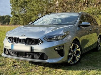 Second-hand Kia Ceed Sportswagon Spirit 140 CP (102 kW) 2019 Argintiu Break