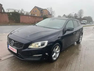 Gebraucht Volvo V60 Business Edition 190 PS (139 kW) 2016 Blau Kombi