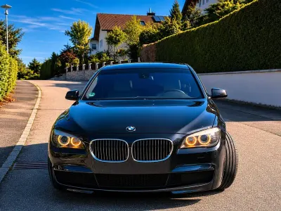 Gebraucht BMW 740 Performance 306 PS (225 kW) 2011 Grau Limousine