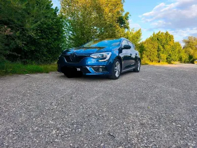 Gebraucht Renault Mégane GrandTour LIMITED 140 PS (102 kW) 2020 Blau Kombi