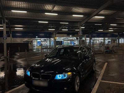Gebraucht BMW 320 177 PS (130 kW) 2010 Schwarz Kombi