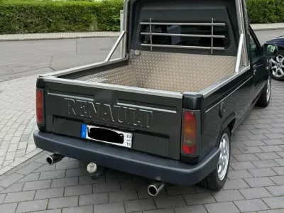 Używany Renault Rapid 74 KM (54 kW) 1993 Szary Pickup