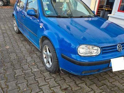 Blau Gebraucht 2000 VW Golf Limousine | 1.000 € (Fairer Preis)