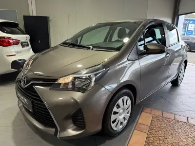 Gebraucht Toyota Yaris 99 PS (72 kW) 2016 Grau Limousine
