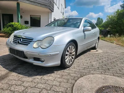 Gebraucht Mercedes C220 143 PS (105 kW) 2003 Silber Coupé