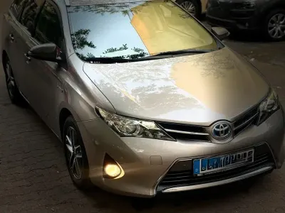 Gebraucht Toyota Auris Hybrid 99 PS (72 kW) 2014 Braun Kombi