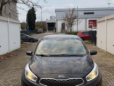Gebraucht Kia Ceed DREAM-TEAM Edition 101 PS (74 kW) 2018 Schwarz Kleinwagen