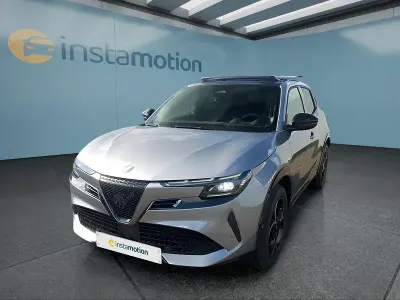 Neu Alfa Romeo Junior 145 PS (106 kW) 2026 Grau SUV