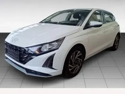 Gebraucht Hyundai i20 Trend 101 PS (74 kW) 2025 Weiss Kleinwagen