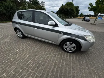 Gebraucht Kia Ceed Sportswagon 109 PS (80 kW) 2007 Silber Kombi