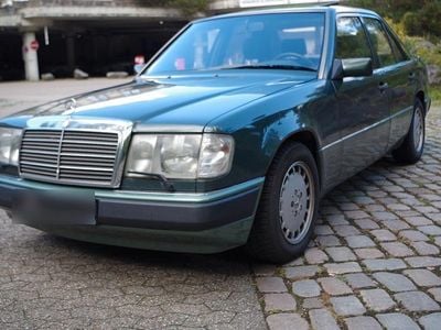 Gebraucht Mercedes E300 179 PS (131 kW) 1990 Grün Limousine