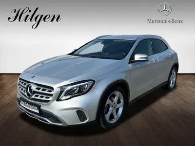 Gebraucht Mercedes GLA200 Urban 156 PS (114 kW) 2020 Silber SUV