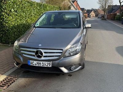 Gebraucht Mercedes B180 122 PS (89 kW) 2012 Grau Van / Kleinbus