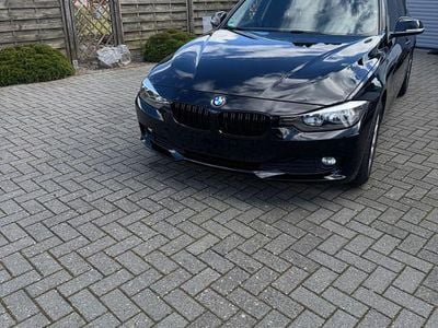 Gebraucht BMW 320 Sport Line 184 PS (135 kW) 2014 Schwarz Kombi