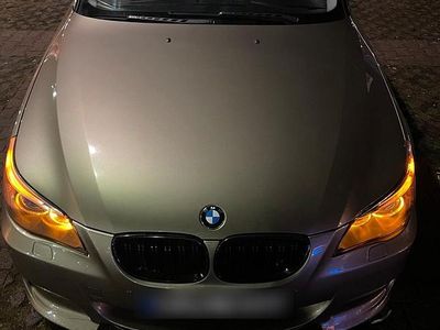 Gebraucht BMW 523 170 PS (125 kW) 2006 Gold Limousine