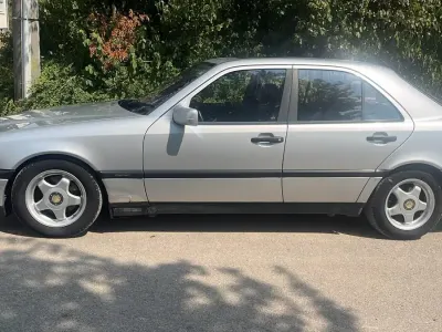 Gebraucht Mercedes C180 122 PS (89 kW) 1994 Silber Limousine