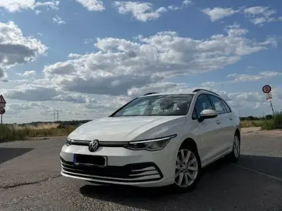Gebraucht VW Golf VIII Life 150 PS (110 kW) 2022 Weiß Kombi