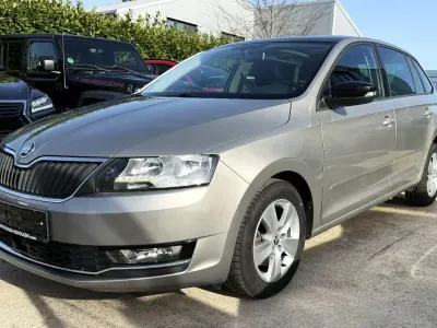Usado Skoda Rapid 90 HP (66 kW) 2017 Cinzento Citadino