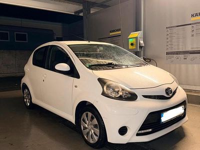 Weiß Gebraucht 2012 Toyota Aygo Kleinwagen | 2.500 € (Fairer Preis)