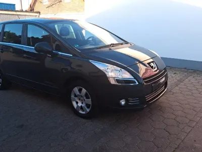 Gebraucht Peugeot 5008 Premium 109 PS (80 kW) 2010 Schwarz Van / Kleinbus