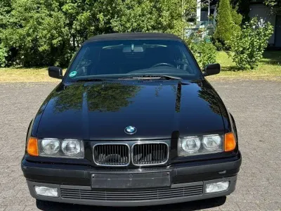 Gebraucht BMW 318 Cabriolet Sport Line 116 PS (85 kW) 1995 Schwarz Cabrio