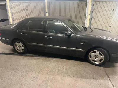 Gebraucht Mercedes E320 220 PS (161 kW) 1995 Grau Limousine