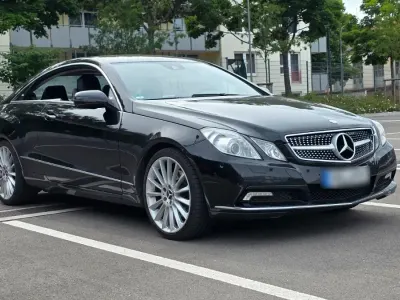 Gebraucht Mercedes E350 292 PS (214 kW) 2010 Schwarz Coupé