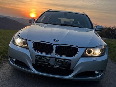 Gebraucht BMW 320 184 PS (135 kW) 2011 Silber Kombi