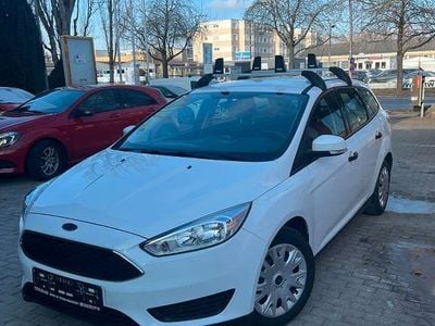 Gebraucht Ford Focus Ambiente 101 PS (74 kW) 2016 Weiß Limousine