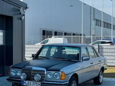 Używany Mercedes E280 177 KM (130 kW) 1976 Srebrny Sedan/Limuzyna