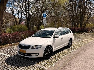 Gebraucht Skoda Octavia 110 PS (80 kW) 2016 Weiß Kleinwagen
