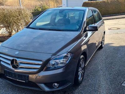 Usata Mercedes B180 122 CV (89 kW) 2012 Grigio Monovolume