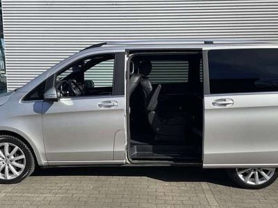 Mercedes V220