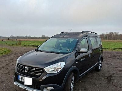 Gebraucht Dacia Dokker Stepway 102 PS (75 kW) 2019 Schwarz Van / Kleinbus
