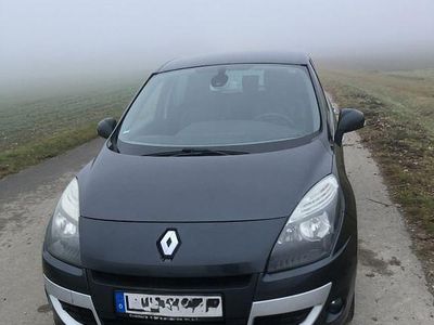 Schwarz Gebraucht 2010 Renault Scénic III Luxe Van / Kleinbus | 4.299 € (Fairer Preis)